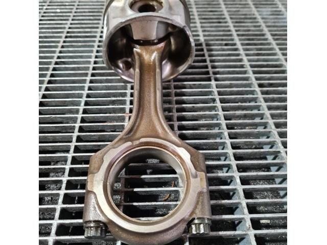 bontott TOYOTA RAV 4 Dugattyú