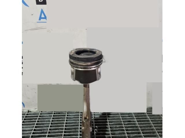 bontott TOYOTA RAV 4 Dugattyú