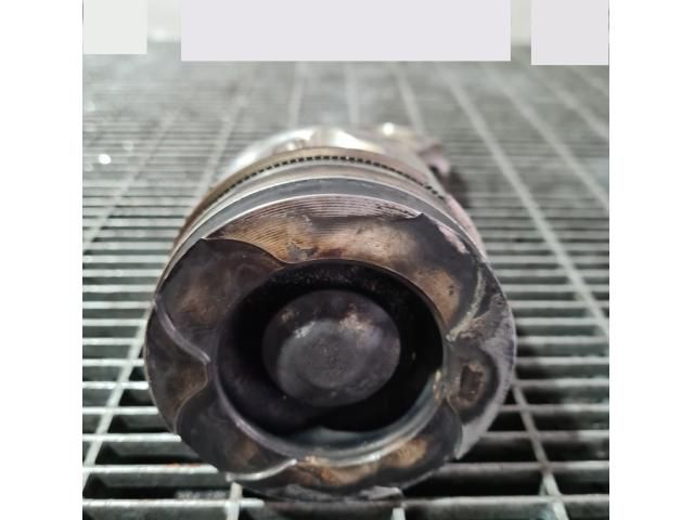 bontott TOYOTA RAV 4 Dugattyú