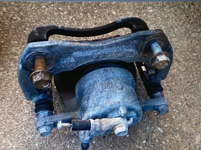 bontott TOYOTA RAV 4 Jobb első Féknyereg Munkahengerrel