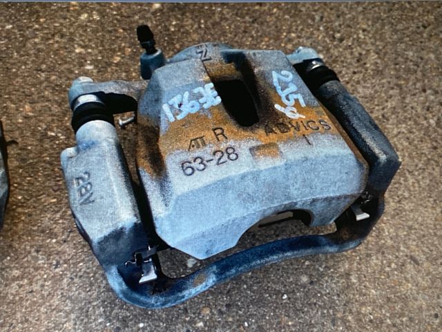 bontott TOYOTA RAV 4 Jobb első Féknyereg Munkahengerrel