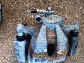 bontott TOYOTA RAV 4 Jobb első Féknyereg Munkahengerrel