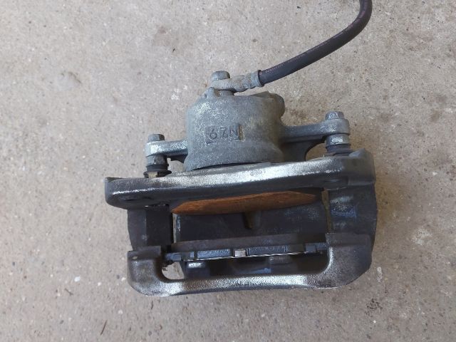 bontott TOYOTA RAV 4 Jobb első Féknyereg Munkahengerrel