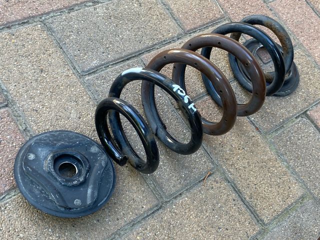 bontott TOYOTA RAV 4 Jobb hátsó Rugó