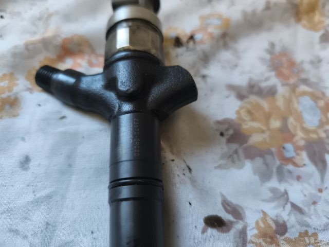 bontott TOYOTA RAV 4 Porlasztó (1 db)