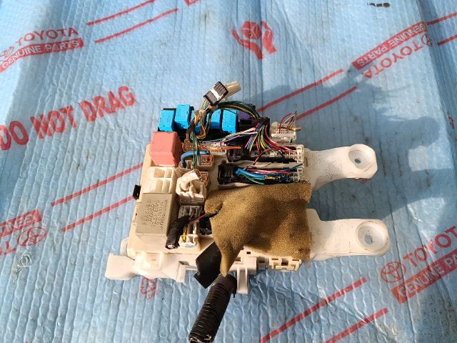 bontott TOYOTA RAV 4 Biztosítéktábla Motortér