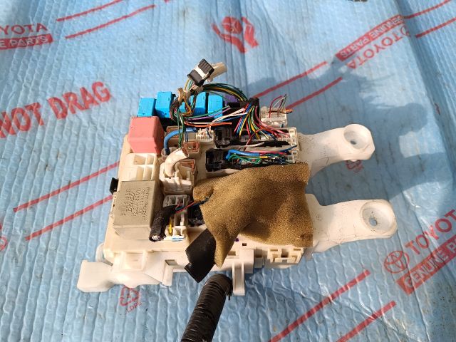 bontott TOYOTA RAV 4 Biztosítéktábla Motortér