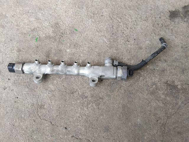 bontott TOYOTA RAV 4 Közösnyomócső