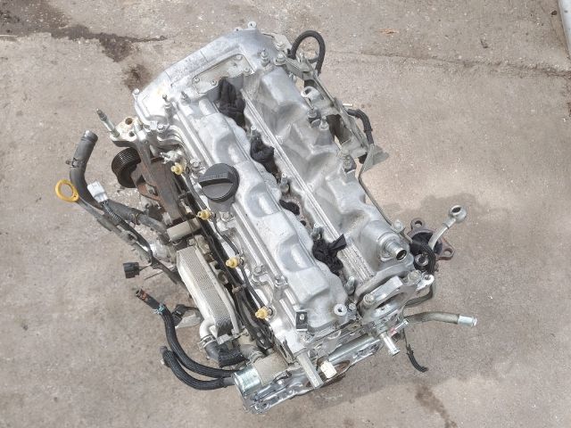 bontott TOYOTA RAV 4 Motor (Fűzött blokk hengerfejjel)