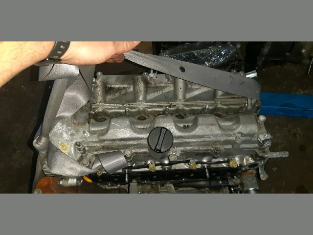 bontott TOYOTA RAV 4 Motor (Fűzött blokk hengerfejjel)