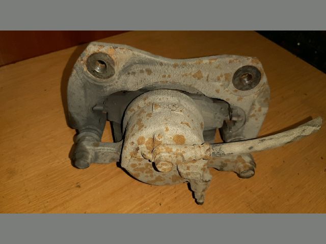 bontott TOYOTA RAV 4 Bal első Féknyereg Munkahengerrel