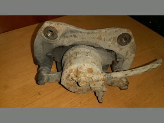 bontott TOYOTA RAV 4 Bal első Féknyereg Munkahengerrel