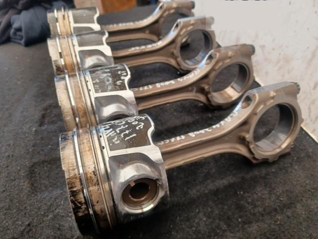 bontott TOYOTA RAV 4 Dugattyú