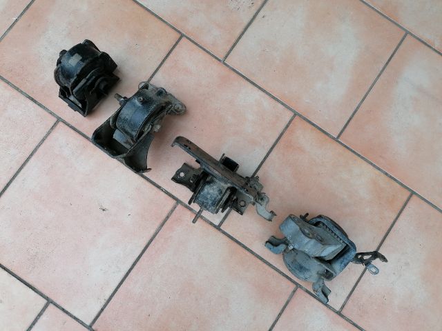 bontott TOYOTA RAV 4 Motor Tartó Bak (Fém)