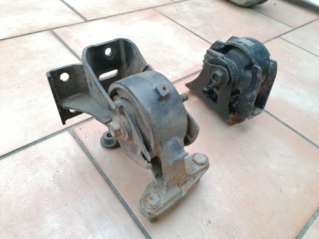 bontott TOYOTA RAV 4 Motor Tartó Bak (Fém)