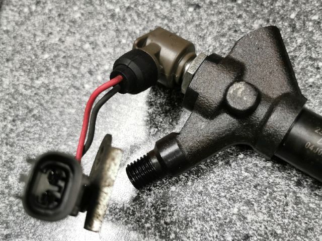 bontott TOYOTA RAV 4 Porlasztó (1 db)