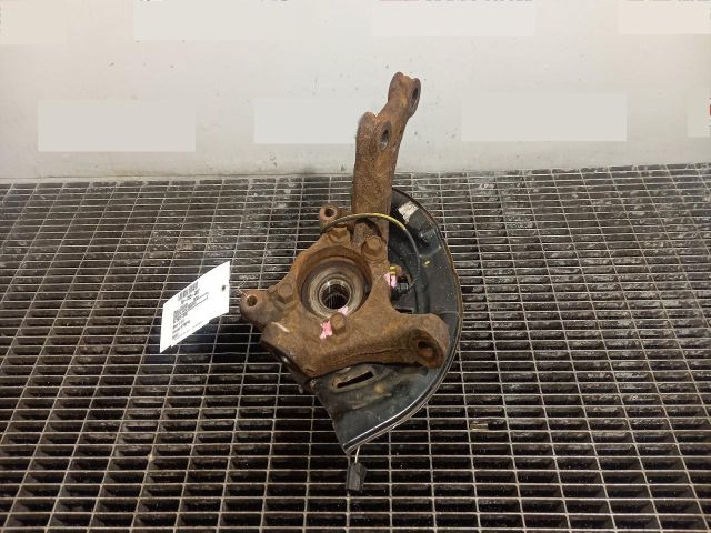 bontott TOYOTA RAV 4 Jobb első Csonkállvány