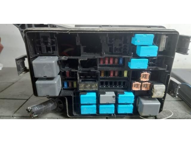 bontott TOYOTA RAV 4 Biztosítéktábla Motortér