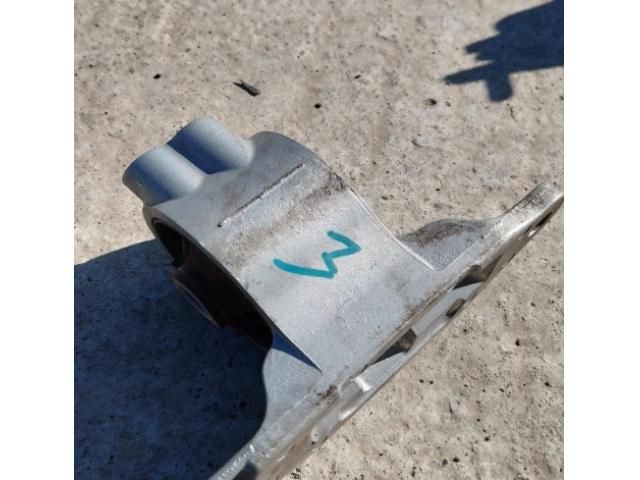 bontott TOYOTA RAV 4 Motor Tartó Bak Bal