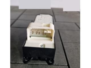 bontott TOYOTA RAV 4 Ablakemelő Kapcsoló Négyes / Kettes