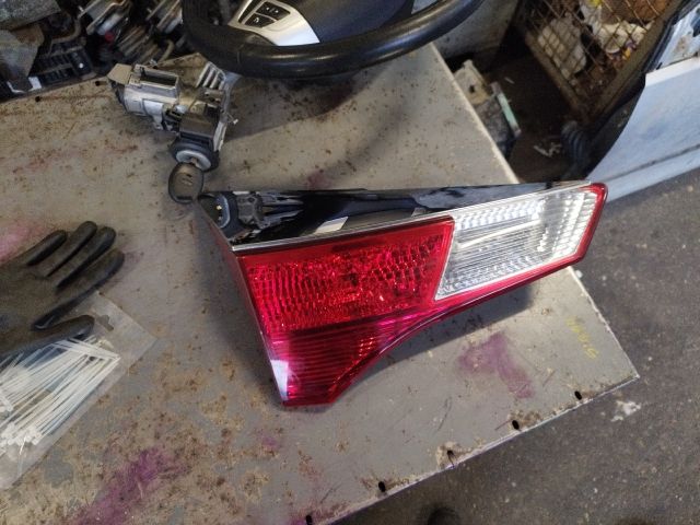 bontott TOYOTA RAV 4 Bal Belső Hátsó Lámpa