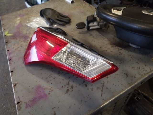 bontott TOYOTA RAV 4 Bal Belső Hátsó Lámpa