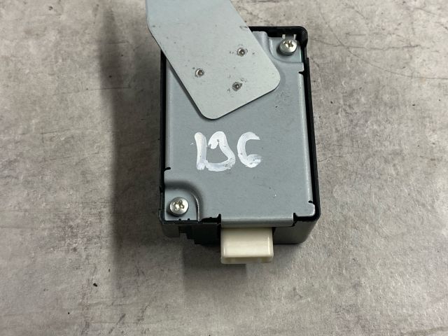 bontott TOYOTA RAV 4 Bal első Ajtó Vezérlőegység