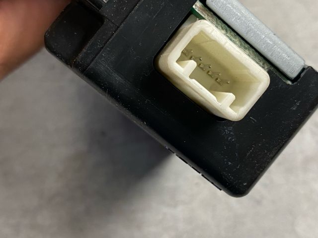 bontott TOYOTA RAV 4 Bal első Ajtó Vezérlőegység