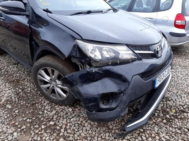 bontott TOYOTA RAV 4 Bal első Belső Küszöb Burkolat