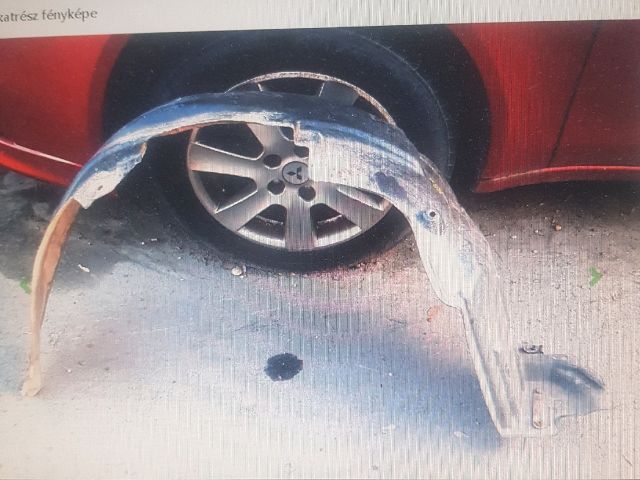 bontott TOYOTA RAV 4 Bal első Dobbetét (Kerékjárati, Műanyag)