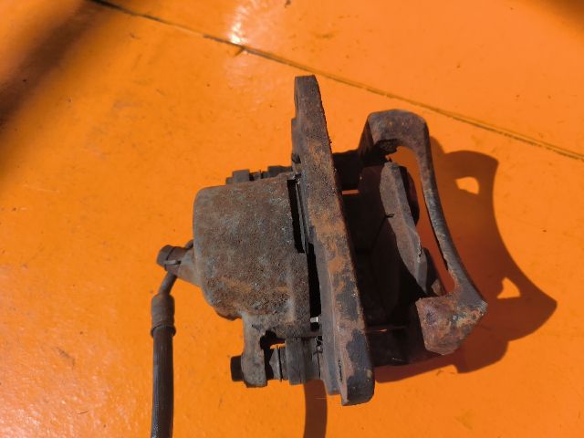 bontott TOYOTA RAV 4 Bal első Féknyereg Munkahengerrel