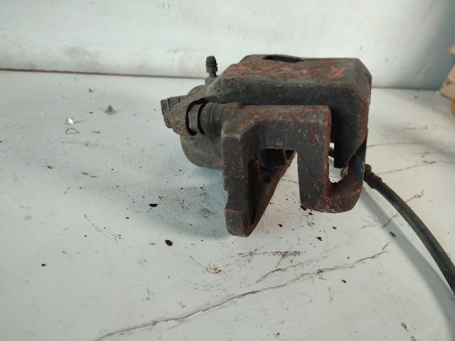 bontott TOYOTA RAV 4 Bal első Féknyereg Munkahengerrel