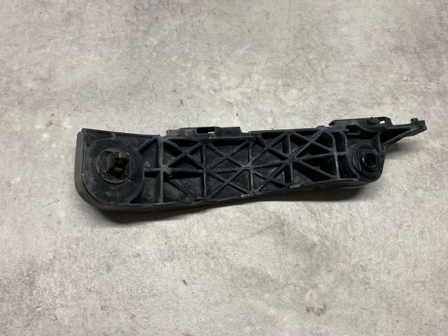 bontott TOYOTA RAV 4 Bal első Lökhárító Tartó (Műanyag)