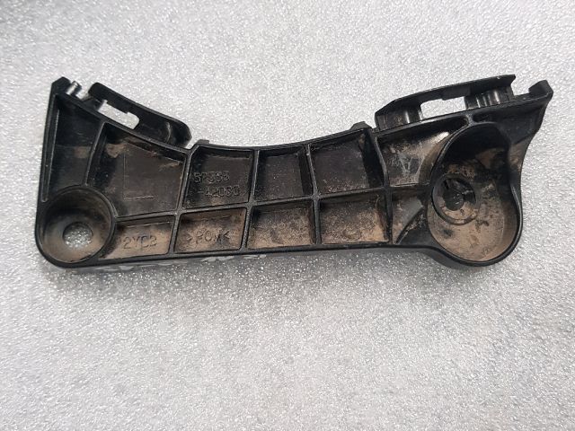 bontott TOYOTA RAV 4 Bal első Lökhárító Tartó (Műanyag)