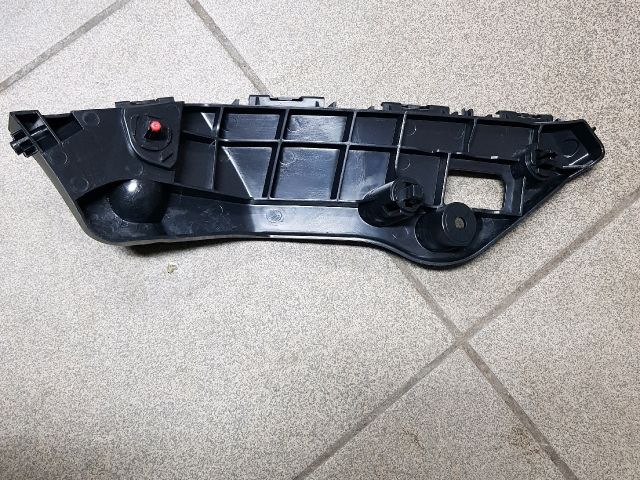 bontott TOYOTA RAV 4 Bal első Lökhárító Tartó (Műanyag)