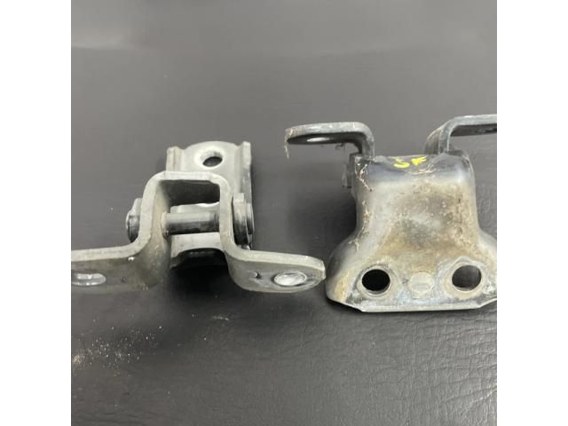 bontott TOYOTA RAV 4 Bal első Zsanér