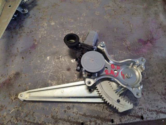 bontott TOYOTA RAV 4 Bal hátsó Ablakemelő Szerkezet (Elektromos)