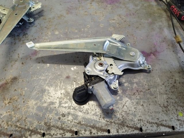 bontott TOYOTA RAV 4 Bal hátsó Ablakemelő Szerkezet (Elektromos)