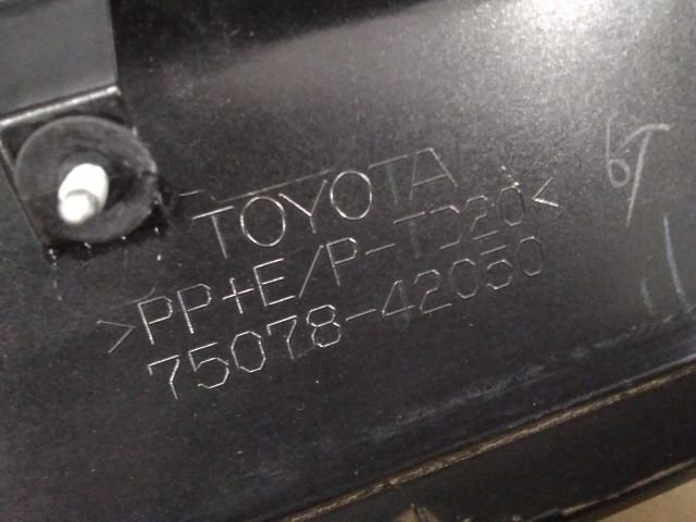 bontott TOYOTA RAV 4 Bal hátsó Ajtó Díszléc