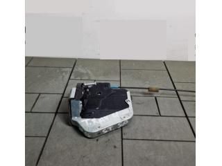 bontott TOYOTA RAV 4 Bal hátsó Ajtózár