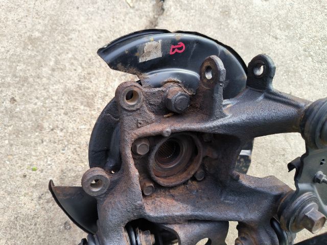 bontott TOYOTA RAV 4 Bal hátsó Csonkállvány Kerékaggyal