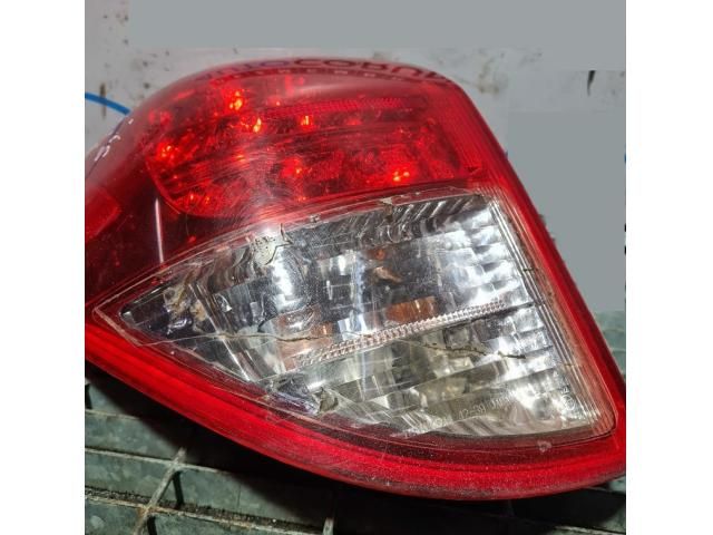 bontott TOYOTA RAV 4 Bal Hátsó Lámpa