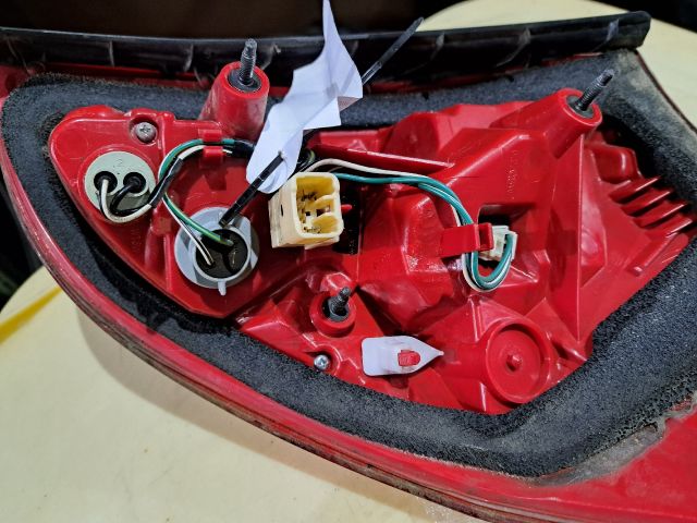 bontott TOYOTA RAV 4 Bal Hátsó Lámpa