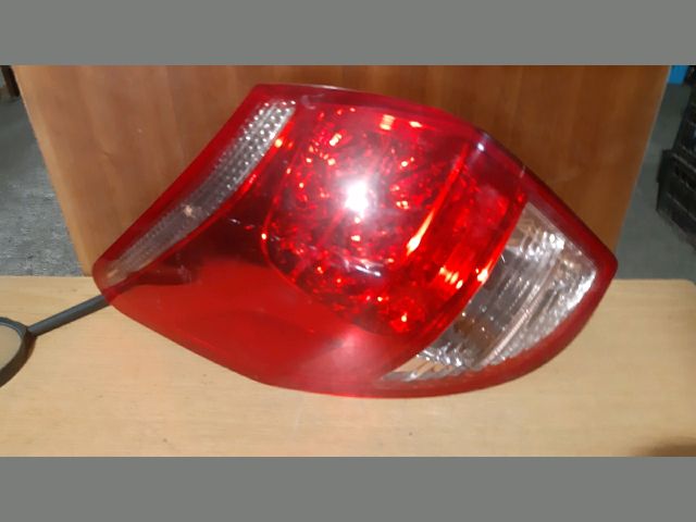 bontott TOYOTA RAV 4 Bal Hátsó Lámpa