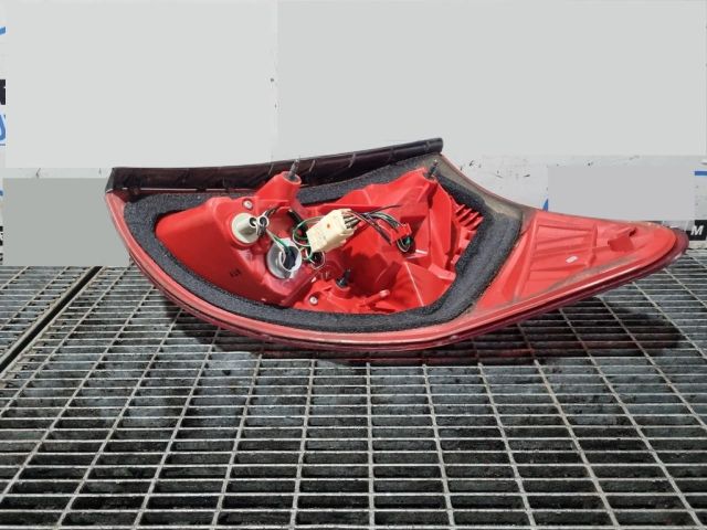 bontott TOYOTA RAV 4 Bal Hátsó Lámpa