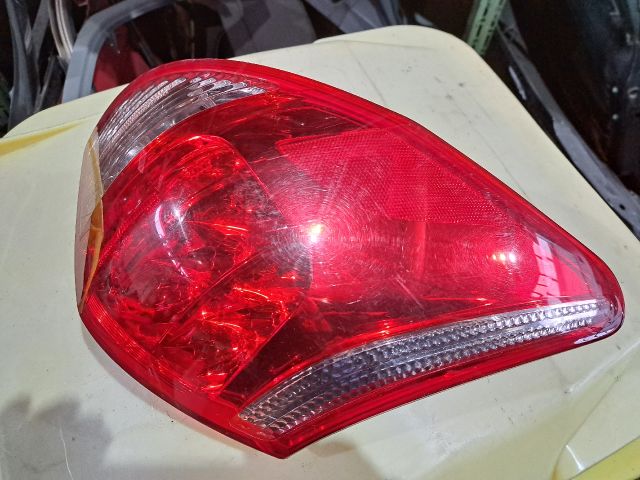 bontott TOYOTA RAV 4 Bal Hátsó Lámpa