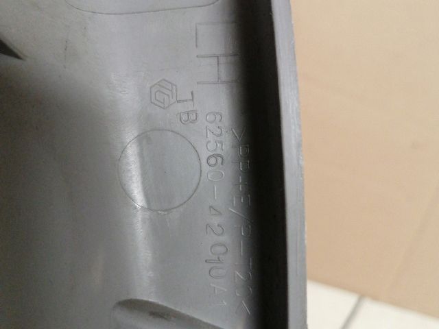 bontott TOYOTA RAV 4 Bal Oldalkárpit (2-3 ajtóshoz hátra)