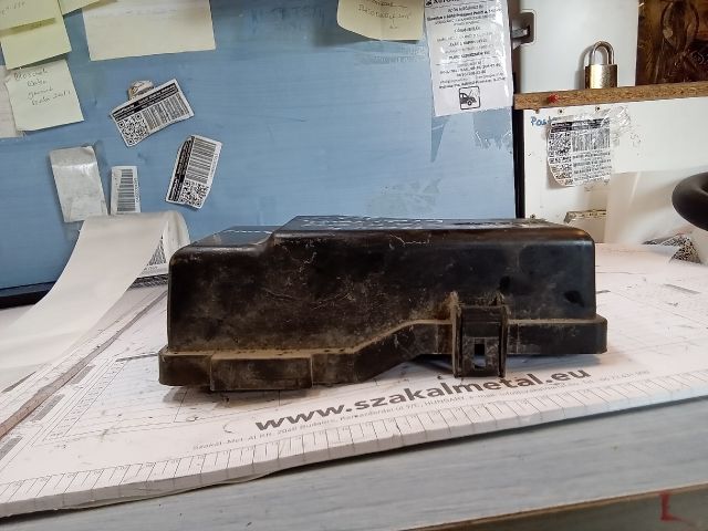 bontott TOYOTA RAV 4 Biztosítéktábla Fedél