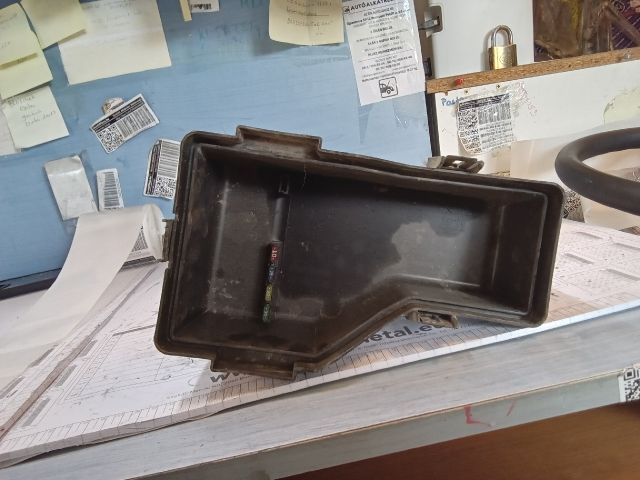 bontott TOYOTA RAV 4 Biztosítéktábla Fedél