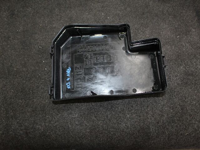 bontott TOYOTA RAV 4 Biztosítéktábla Fedél